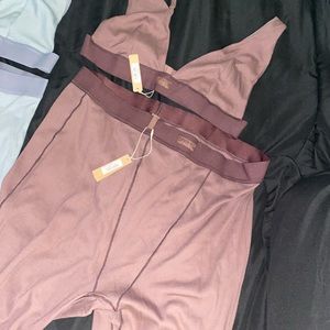 New with tag SKIMS cotton plunge bra and cotton rib legging Color garnet size 3x
